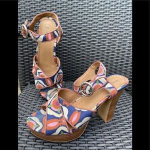 Fossil ladies High Heel Sandals Size 7